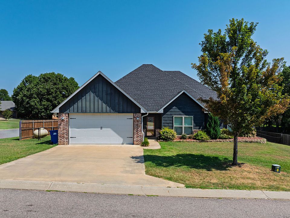 1st image of 102 Bunker Dr