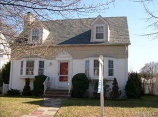 21404 33rd Rd, Bayside, NY 11361