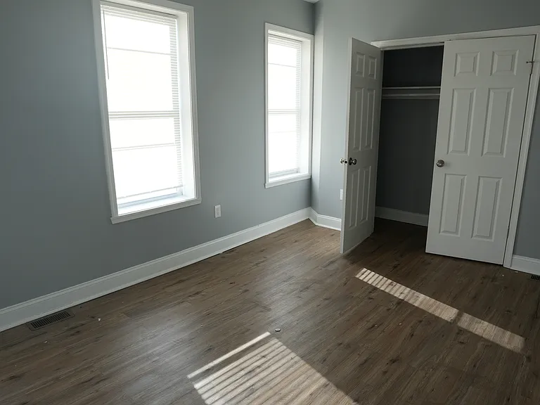 1204 Bonaparte Ave — Photo 11