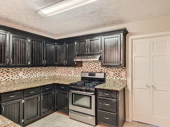 4th image of 370 Fairfield Cir