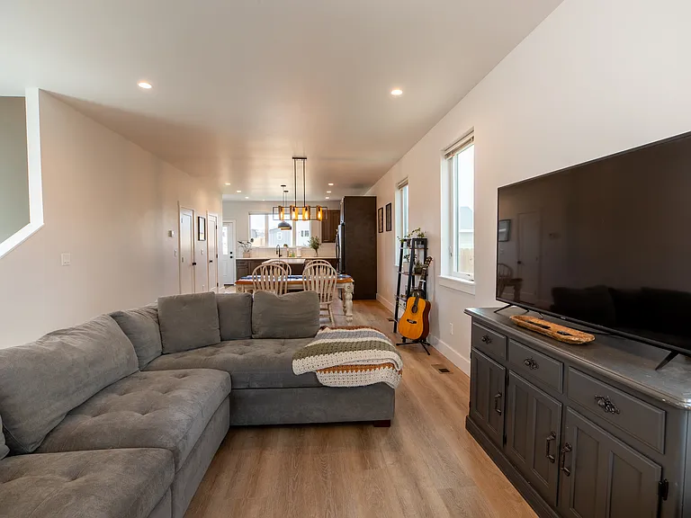 10708 Willow Ave — Photo 3