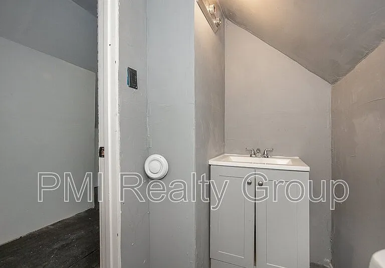 12203 Castlewood Ave — Photo 27