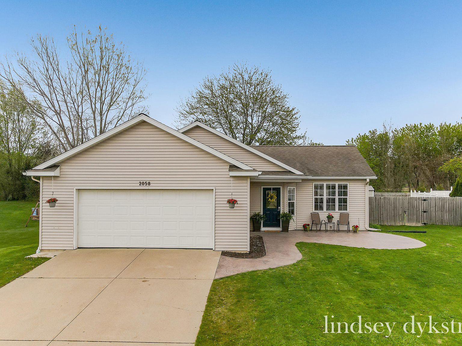 2058 Bennigan Ln, Zeeland, MI 49464 Zillow