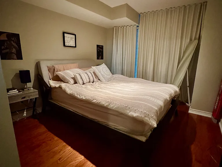 30 Grand Trunk Cres #1708 — Photo 9
