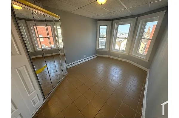 Building Photo - 512 E Jersey St #3R