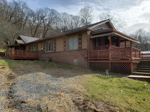 5713 Midland Trl, Charmco, WV 25958
