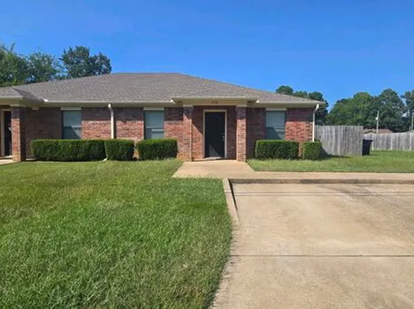 1715 Clearwood Dr, Longview, TX 75604