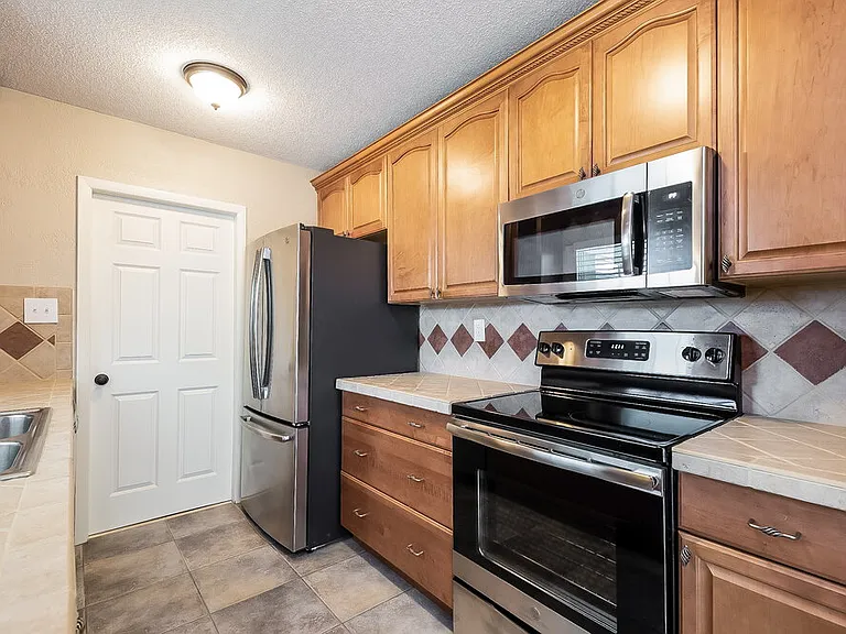 8277 Chesebro Ave — Photo 5