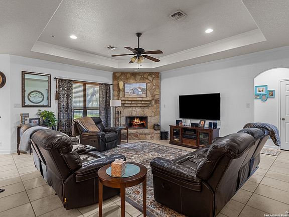 4th image of 536 JACOBS LN