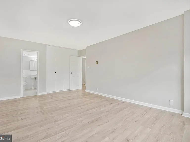 4201 Cathedral Ave NW #902W — Photo 8