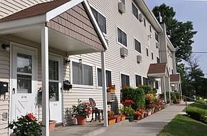 2nd image of 7 Springvale Rd APT A