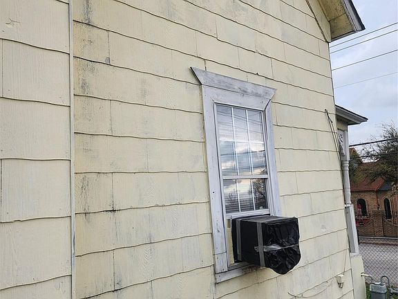 2nd image of 301 N Hampton St