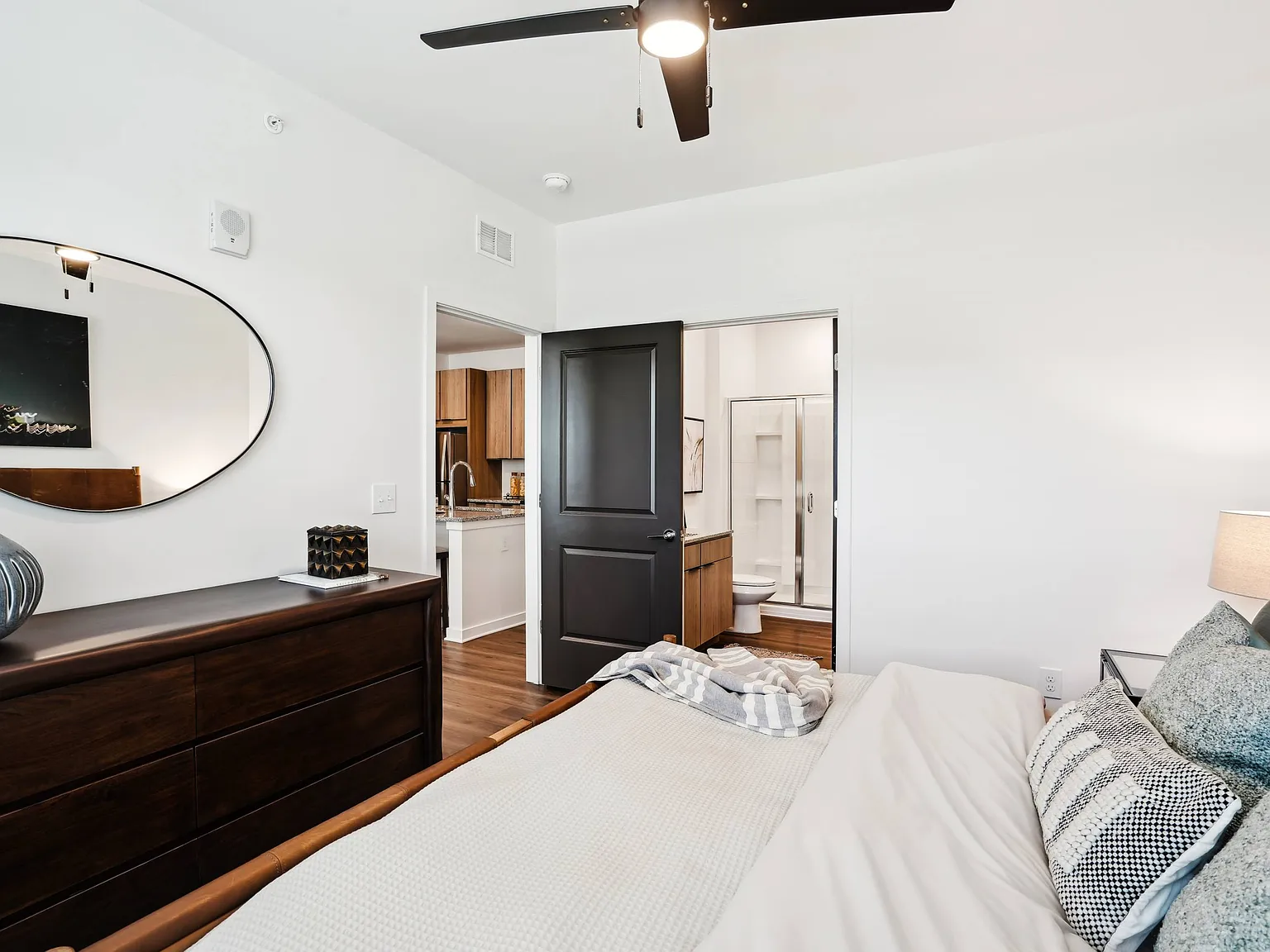 The Pullman Luxury Apartments — Photo 3
