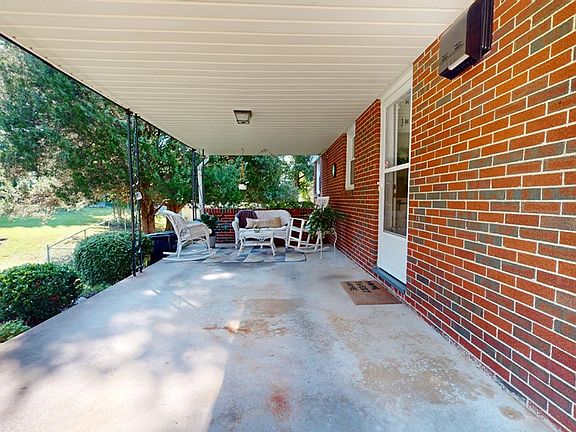 2nd image of 324 Lansbury Dr