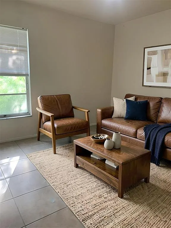 2 bed, 1.0 bath, 800 sqft, $1,500 — Photo 2