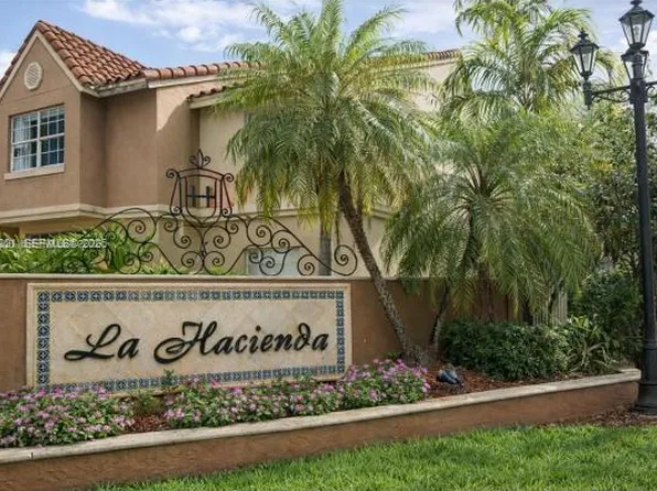 18324 NW 68th Ave APT H, Hialeah, FL 33015