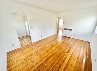 Alamitos Beach 2nd Story Apartment by the Beach, Long Beach, CA 90802