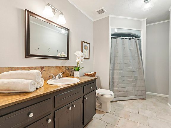 Shared upstairs bath