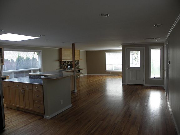 5th image of 4029 92nd Ave SE