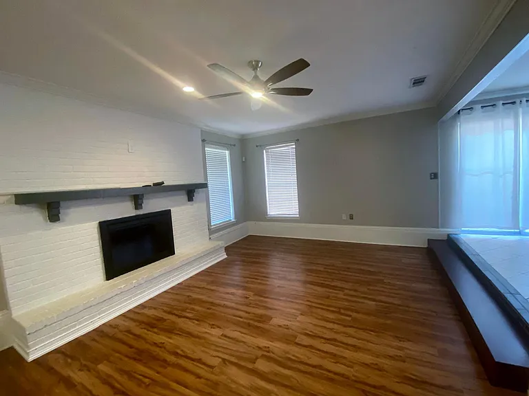 2736 Golfing Green Dr — Photo 9