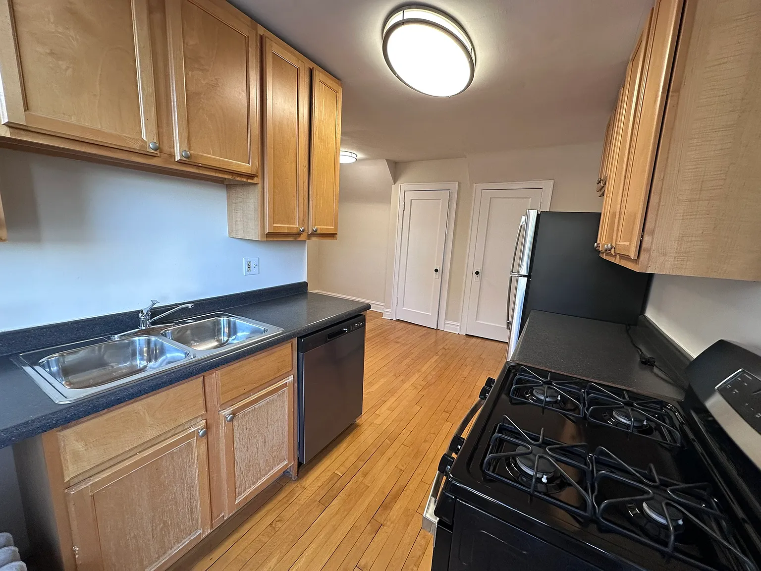 Studio, 500 sqft, $1,555 — Photo 1