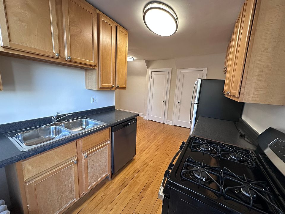 1st image of 733 Elm St #31