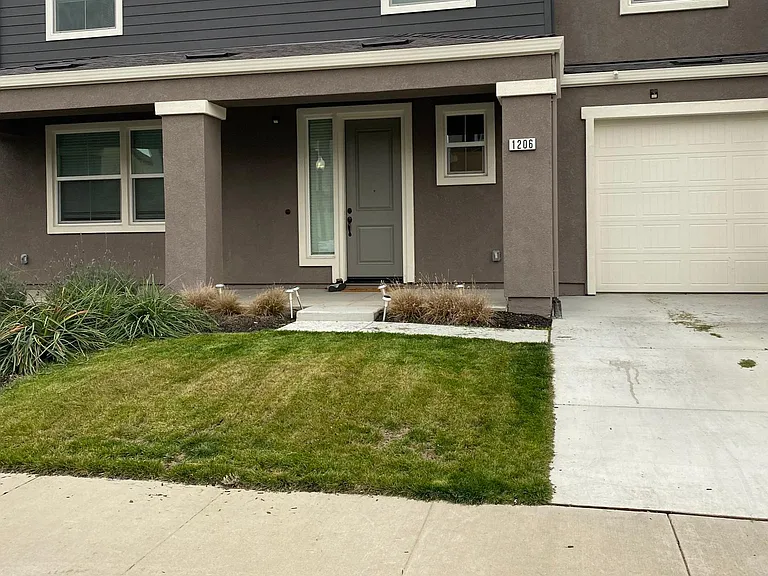 1206 Golden Angel Way — Photo 1