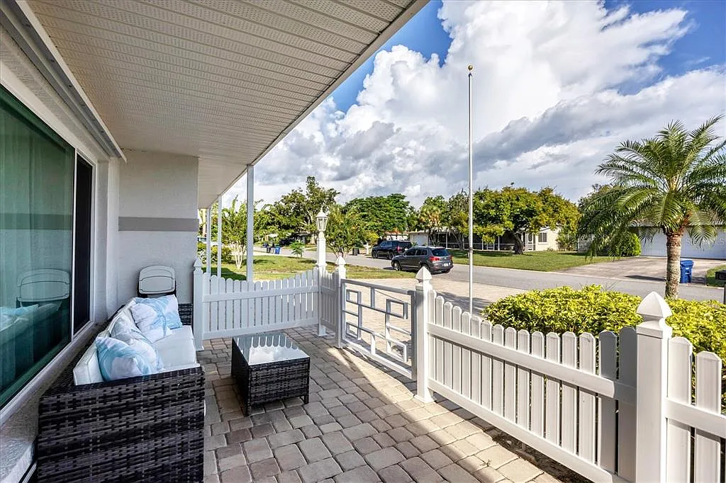3 bed, 2.0 bath, 1158 sqft, $7,000 — Photo 4