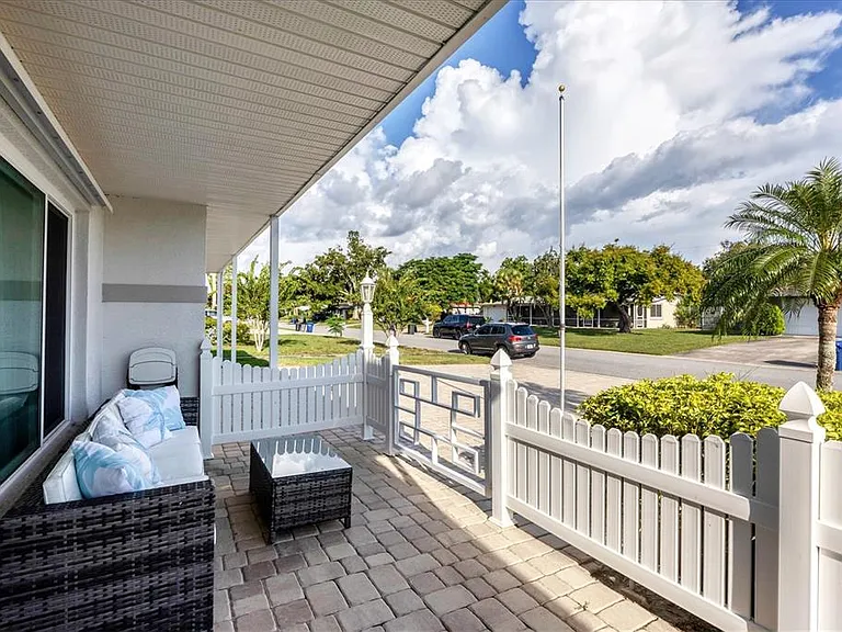 3126 Bougainvillea St — Photo 4