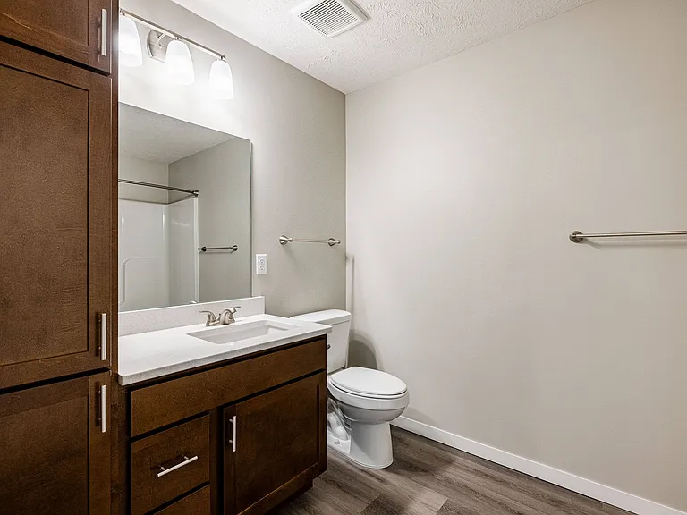 Kings Ridge Apartments — Photo 36
