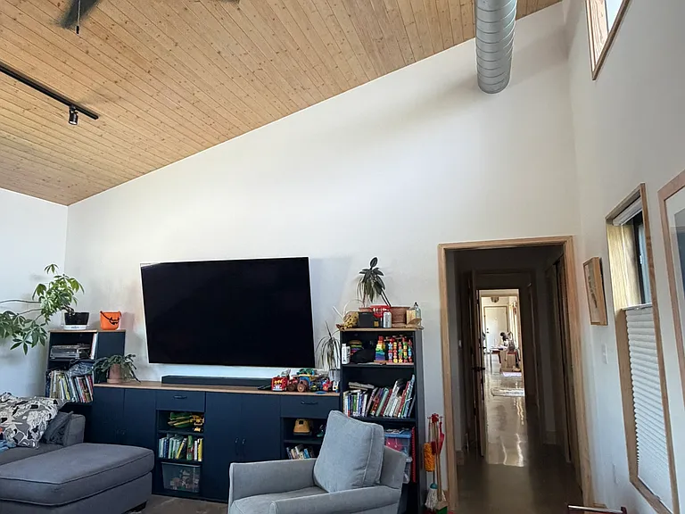 2217 S Flores St — Photo 3