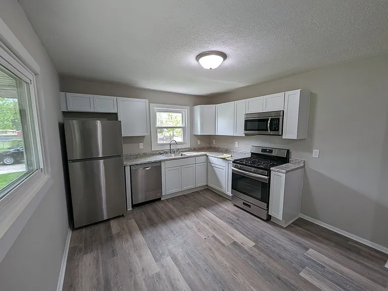 5423 Tulip Ave — Photo 3