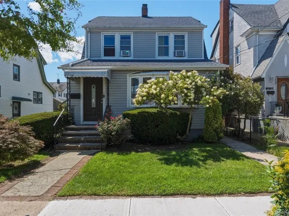 11932 195th Street, Saint Albans, NY 11412