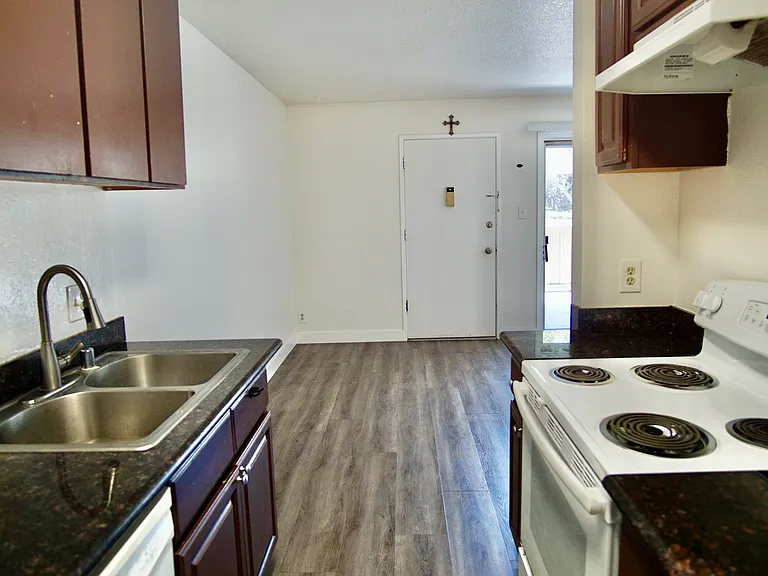 410 Auburn Way #1 — Photo 4