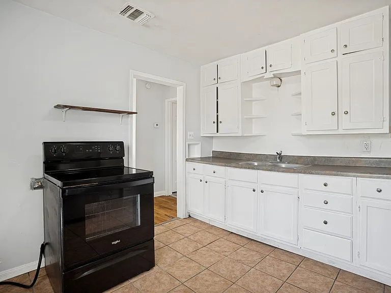 2514 Waverly Ave — Photo 9