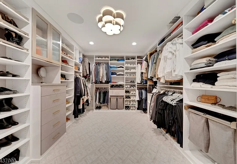 224 Barnstable Dr — Photo 32