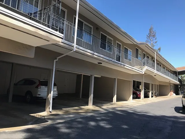 Oak Knoll — Photo 10
