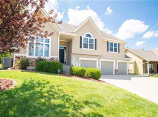 3802 Corinth Dr, Saint Joseph, MO 64506