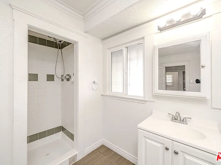 1404 S Manhattan Pl — Photo 25