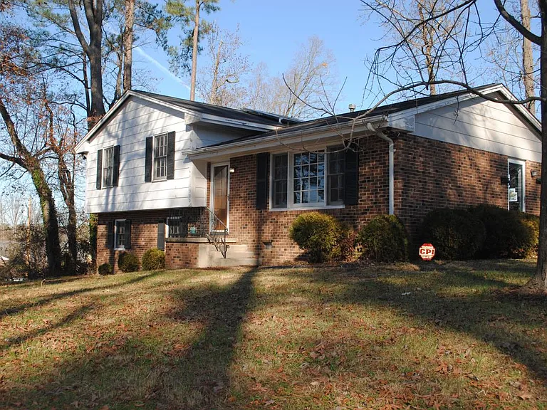 1500 Westchester Rd — Photo 2