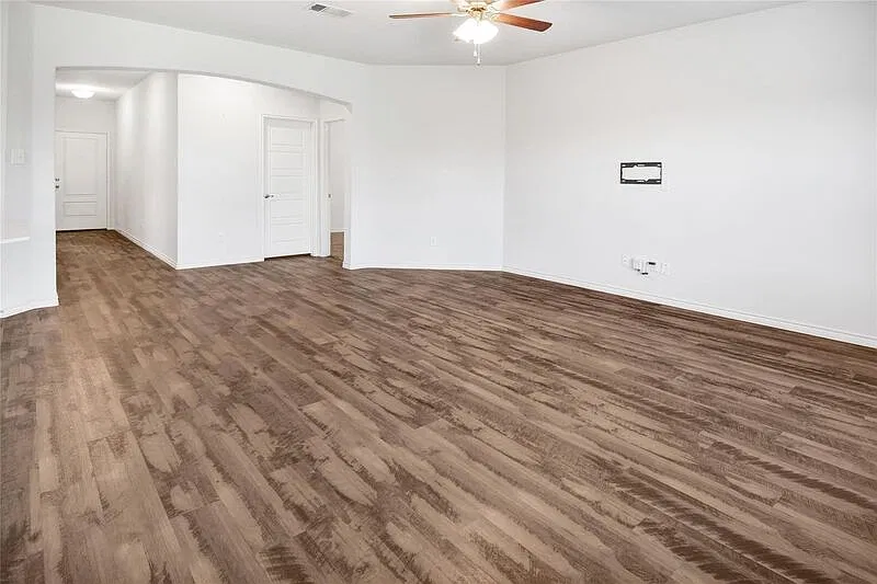 3 bed, 2.0 bath, 1664 sqft, $2,100 — Photo 4
