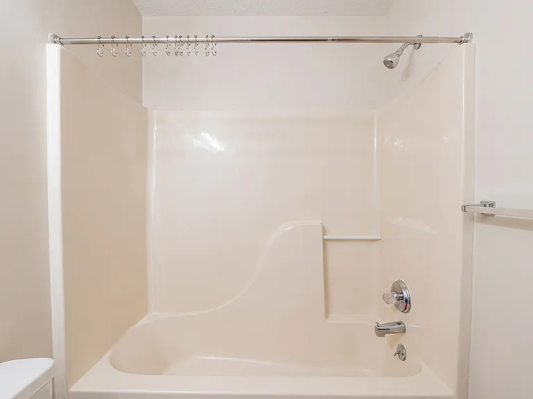 36 Le Moyne Dr — Photo 10
