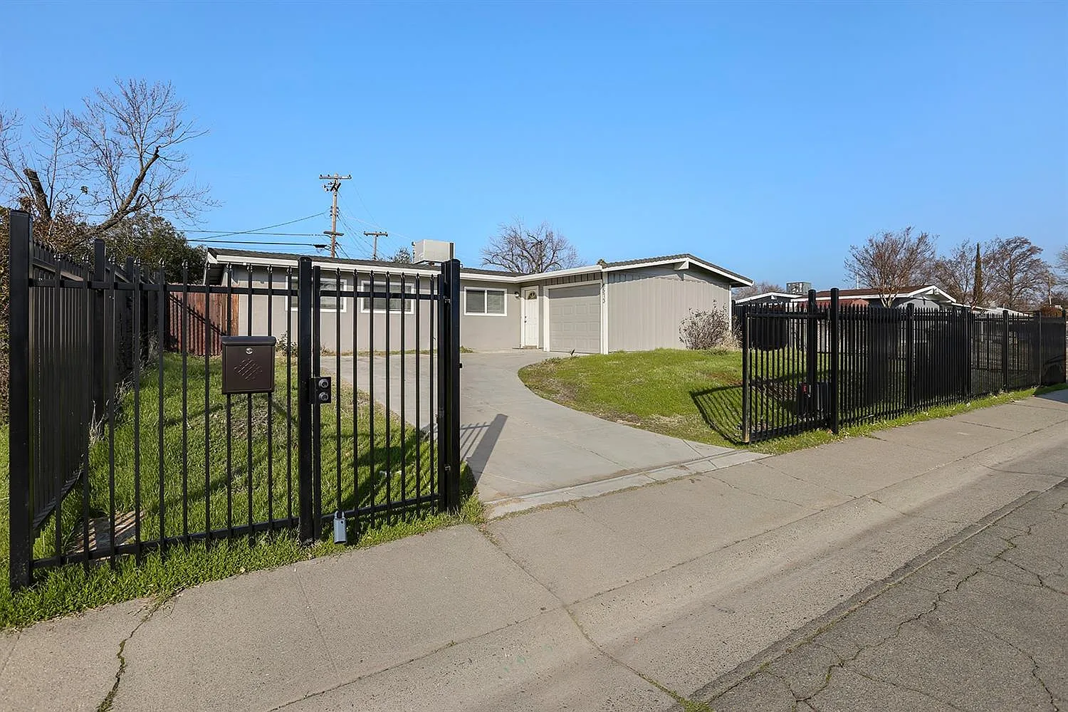 6573 Juneau Way photo 1