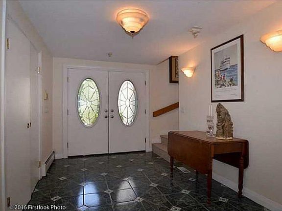 2nd image of 105 Oak Dell Cir