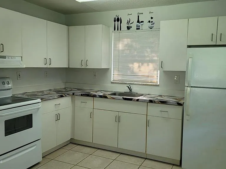 2223 Taylor St — Photo 1