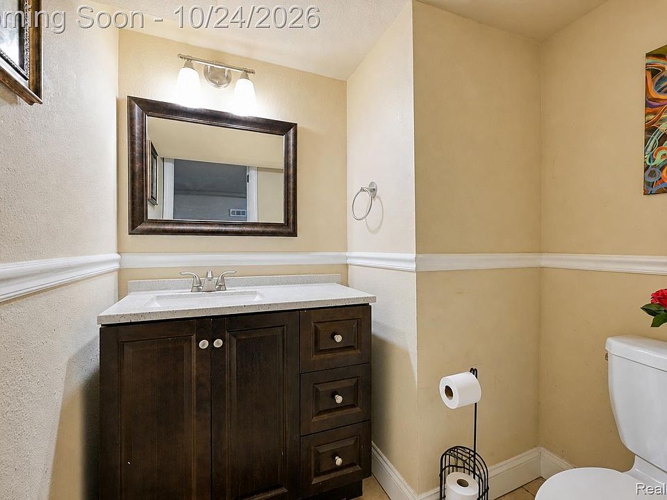 23911 Westhampton St, photo 23