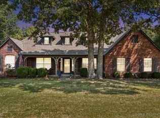 1589 N Lakeside Ridge Dr E, Sand Springs, OK 74063