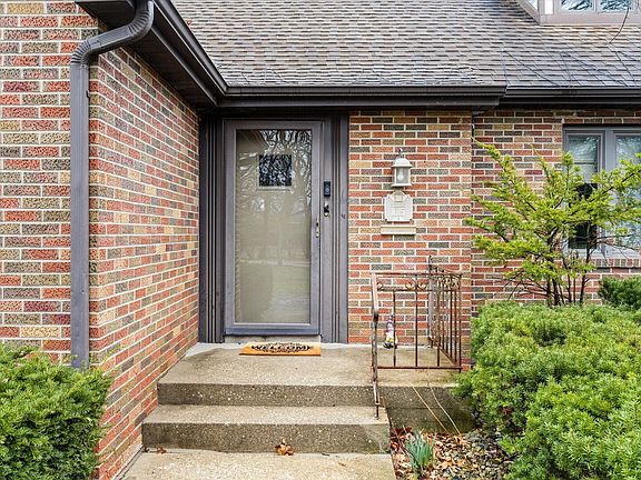 3rd image of 1015 Lowden Rd