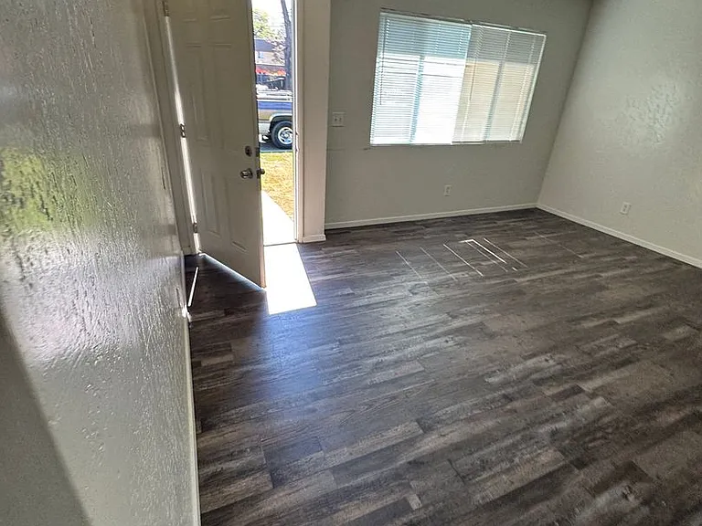 1741 S Bridge St — Photo 12