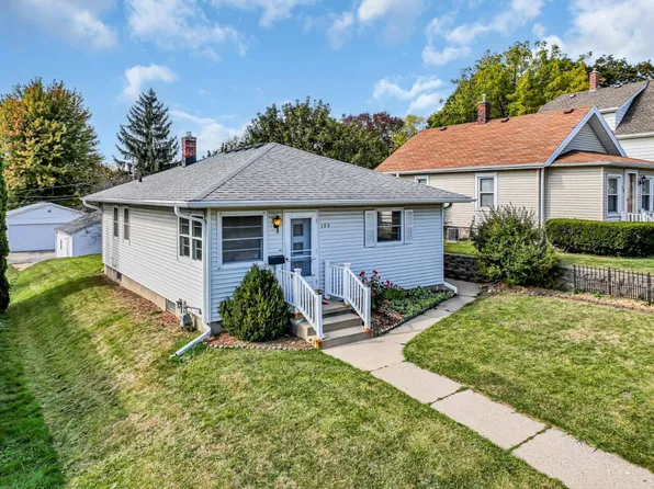 122 South Hartwell AVENUE, Waukesha, WI 53186